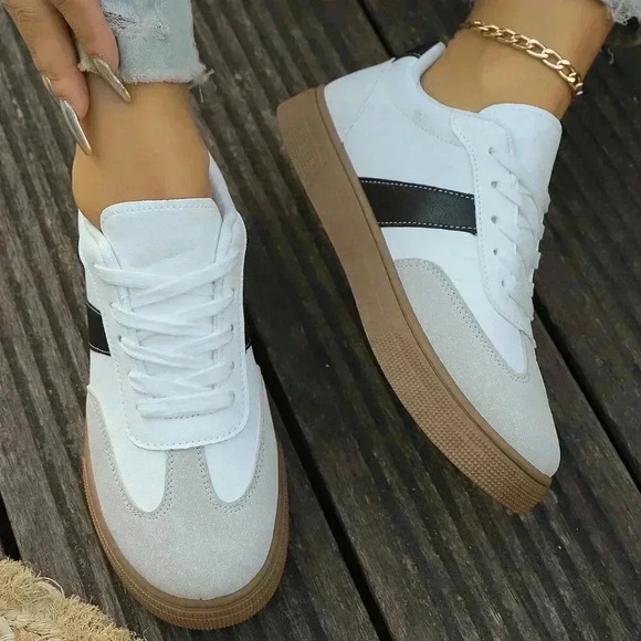 Black Sporty Women's Lace-Up Color Block Athleisure Sneakers - Picture 2 of 6